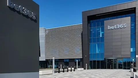 “2025香港足球年度盘点：金猴奖首颁，陈肇鈞加冕，美斯揽获特别荣誉”